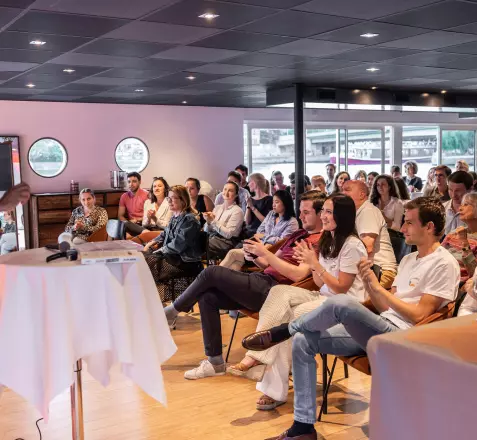 une équipe en plein séminaire